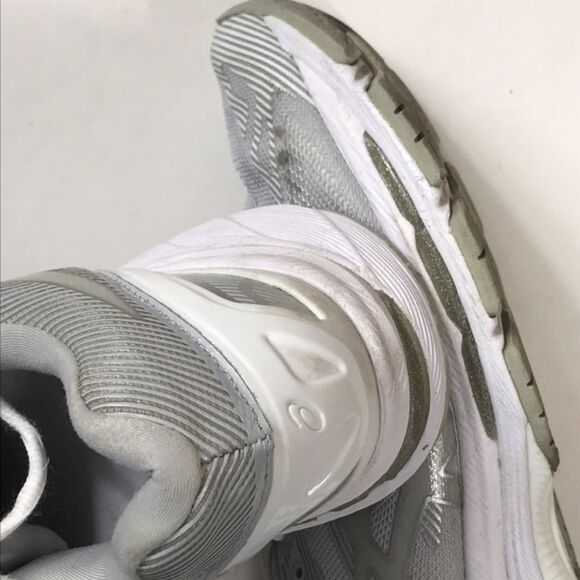 Asics Air Nimbus 19 White & Gray Athletic Running Shoes with Supportive Midsole - Picture 13 of 13